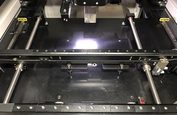 Automatic width adjustment and PCB clamping device.