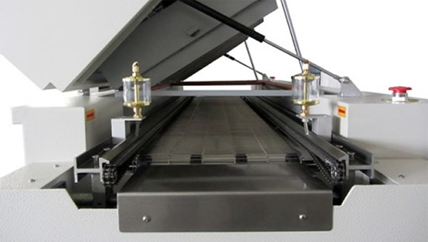 Chain and mesh belt conveyor